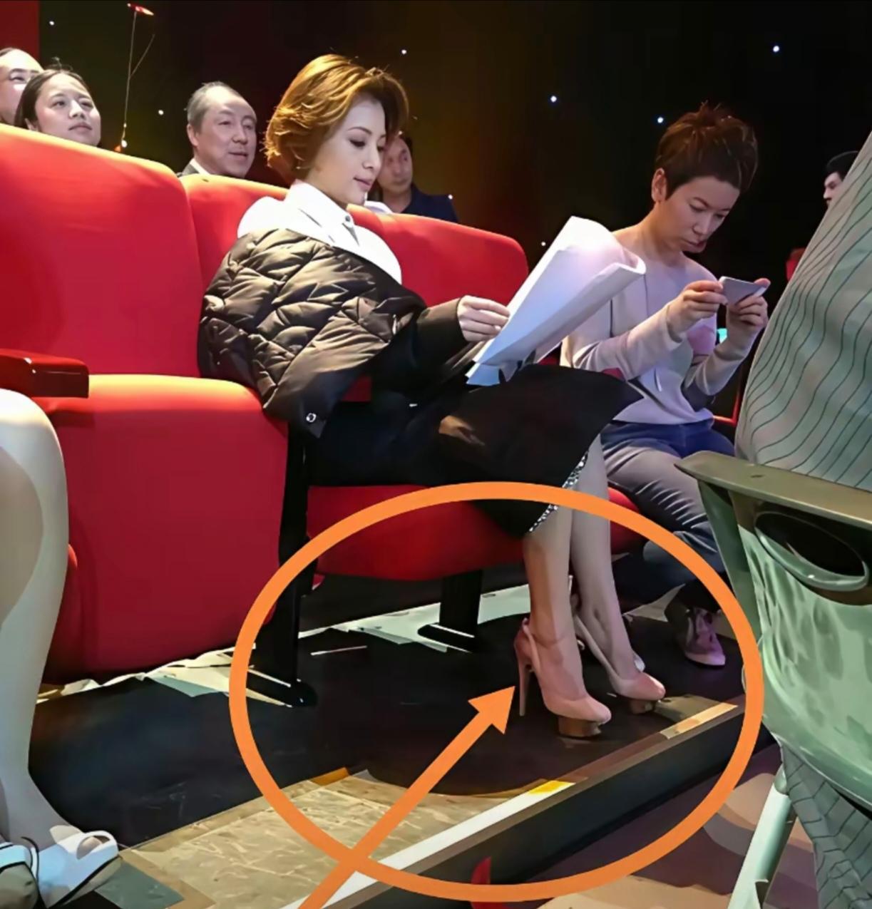 8000块的红底鞋，踩碎的是你我3个月的工资单！创始人当年随手抓红色指甲油刷鞋