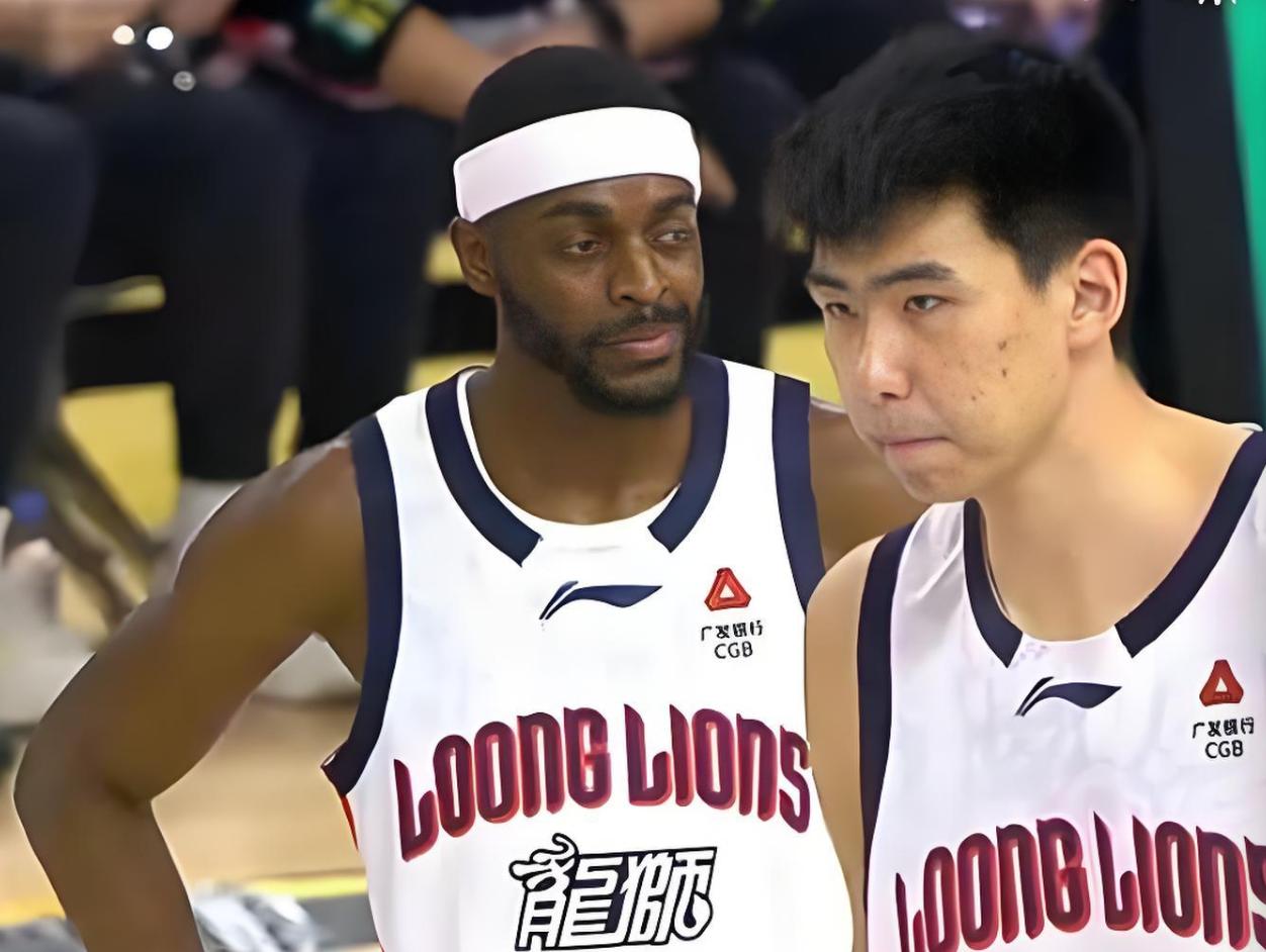 11中2+6次失误！拖了郭艾伦的后腿，球迷：这是什么外援，快点送走。CBA新赛