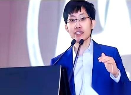 9月1日，中央网信办在发布会上直接掀了底牌。那个过去一年被全网捧上神坛、号称要“