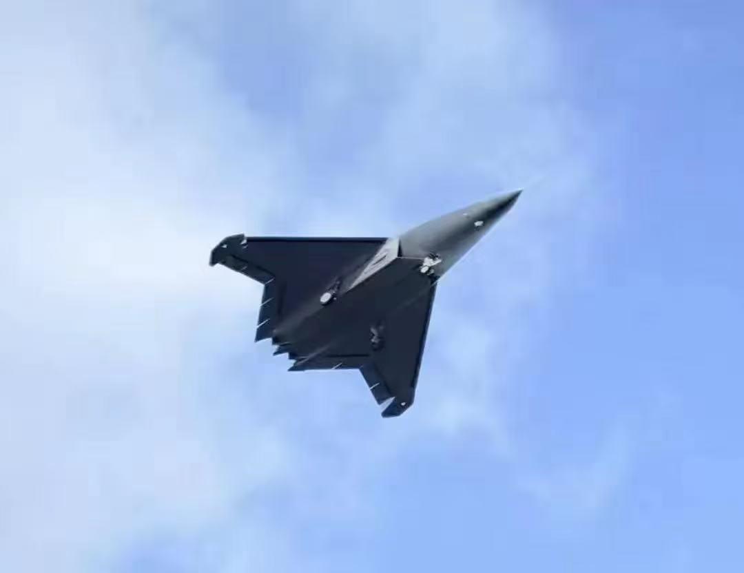 空欢喜？美载人绕月成功，6400亿砸下去，却连登月一半都没完成美国载人绕月成