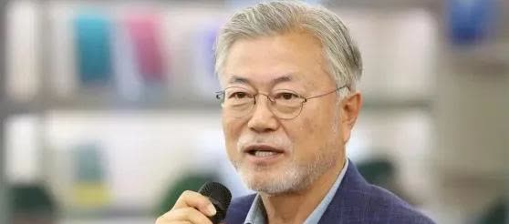 2月28日，文在寅向韩国所有反华政客“开炮”！他在社交平台上发文：中国不管在经济