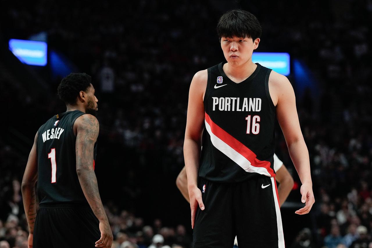 杨瀚森被雪藏了！对阵掘金，杨瀚森丢掉上场资格，首次坐满全场！让杨瀚森回CBA