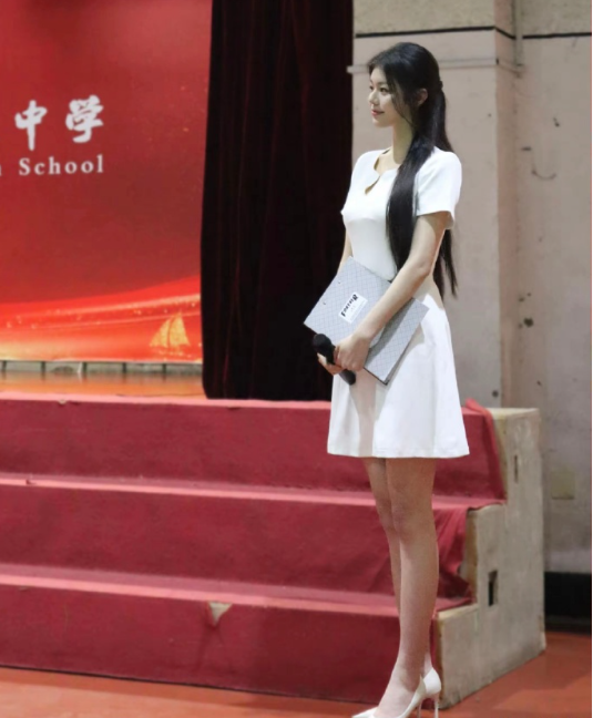 学校演讲看到的最漂亮的礼仪了！​​​