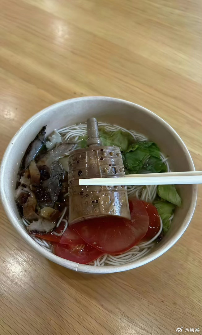 现在卖鸡蛋都这么卷了吗？我还以为买面送文物​​​