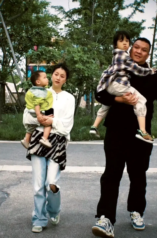 李嘉格到底算不算高嫁？我实在不懂，彩礼给不起，房子买不起的家庭叫什么高嫁。2