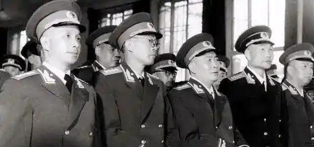 “聂荣臻想调徐向前，却得先给毛主席发电报请示——这在解放军里，独一份！”1948