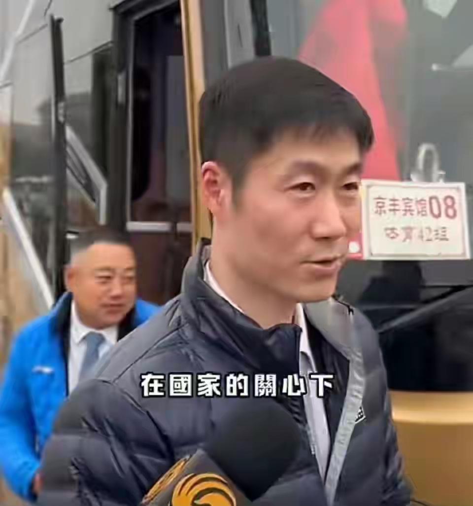 伦敦世乒赛团体赛，樊振东参不参赛已经和刘国梁指导没关系了，刘国梁指导已经卸任乒协