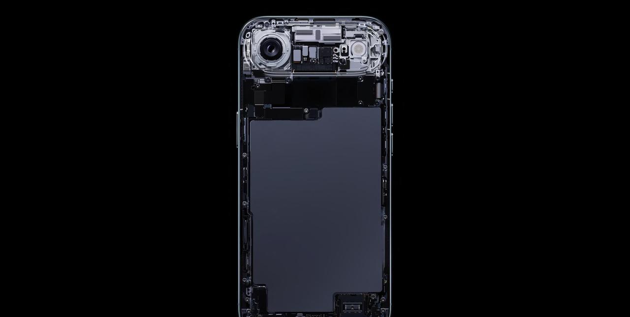 苹果这次为了把iPhoneair做的比前辈iPhone6还要薄，其实是