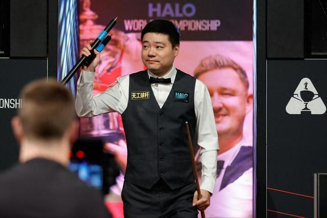 4-6！斯诺克再爆冷门：世界冠军首轮出局，丁俊晖赵心童齐头并进北京时间11月2