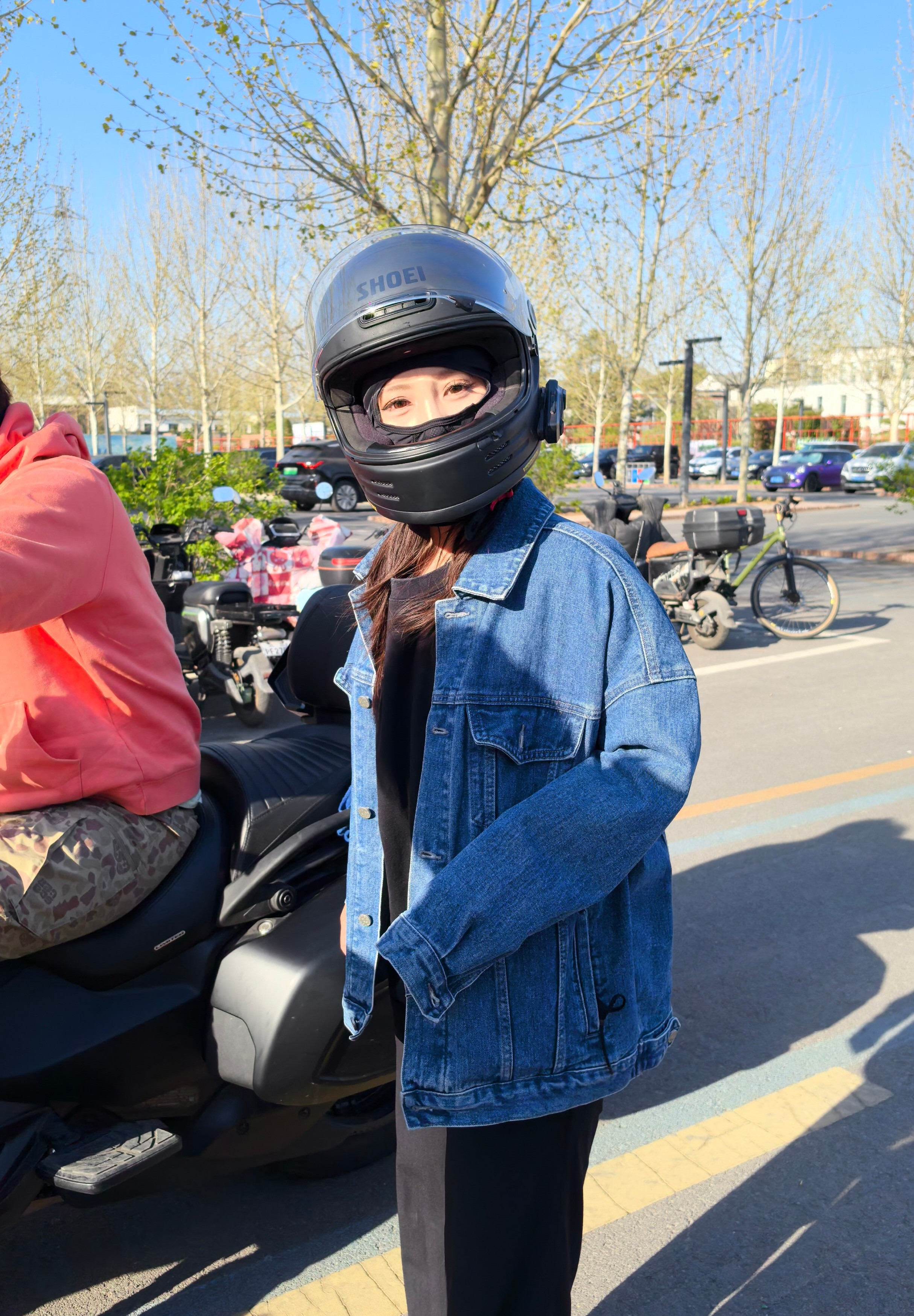 同事发来两张我前天骑老板庞巴迪的照片，怎么看着有股老人味呢