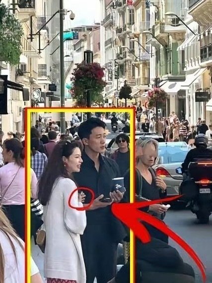 钟楚曦这个角度看起来好甜的样子​​​