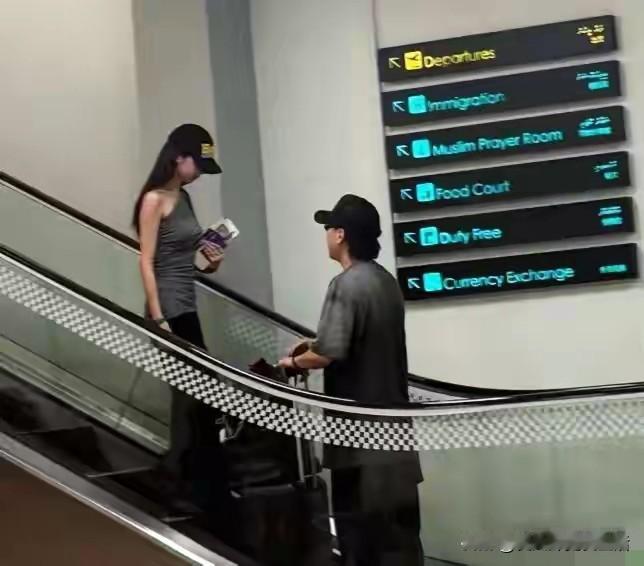 终于有一对正常的明星了。好了就是好了，大大方方的在一起，网友和观众都会祝福的。