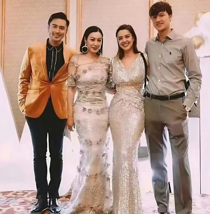 钟丽缇与女儿女婿，颜值都这么高的！​​​​