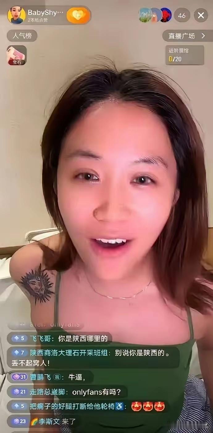 万万没想到，西安麻辣烫事件女主选择直播直面舆论，坚称偶遇外籍博主、不存在剧本炒作