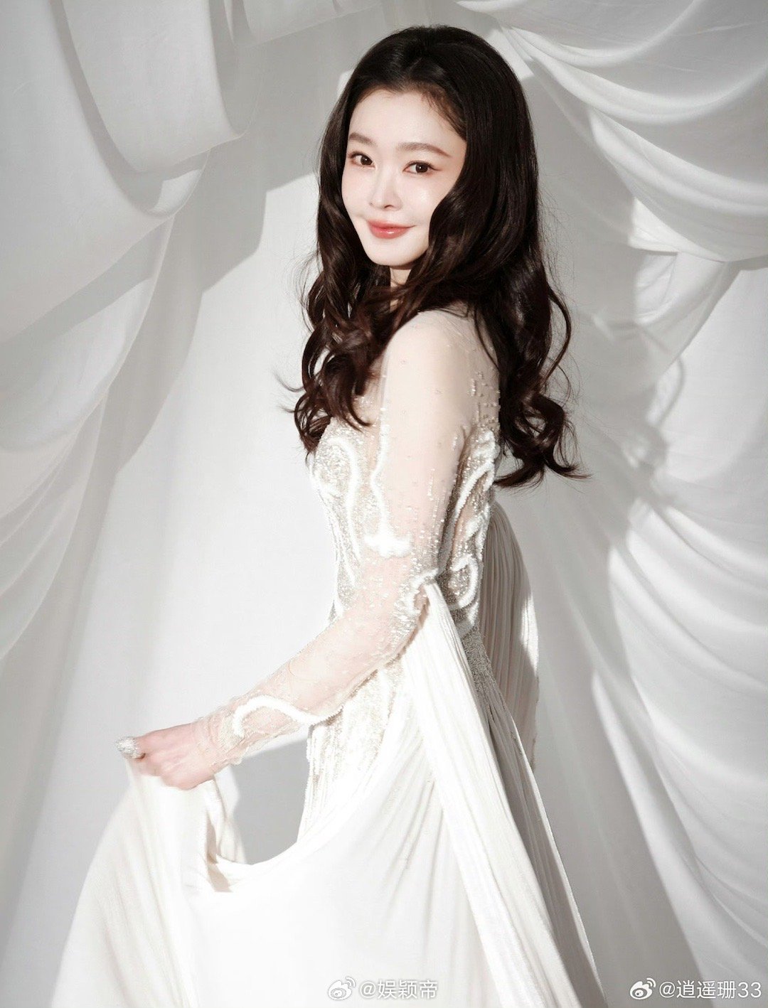 宋轶胎毛刘海从发际线美人到胎毛刘海女神，宋轶再次证明：真正的美在于细节。几缕绒