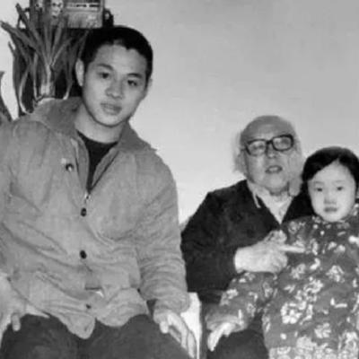 1928年，国画大师李苦禅，与师妹凌嵋琳成婚。不料，6年后，凌嵋琳竟在李苦禅不知