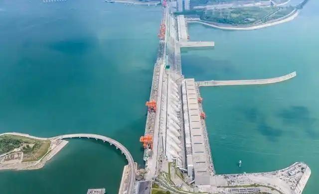 三峡大坝运行了20余年，2500亿投入如今回本了吗？ 大坝的投入早就回本了，