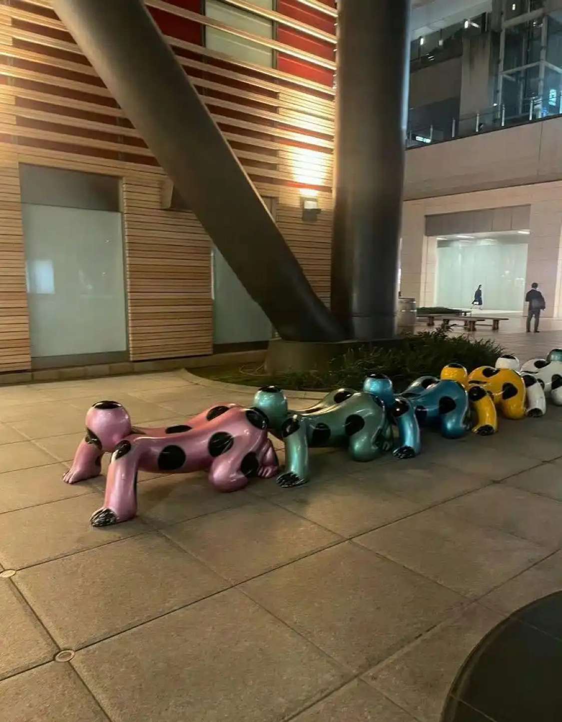 日本街头的椅子不愧是日本