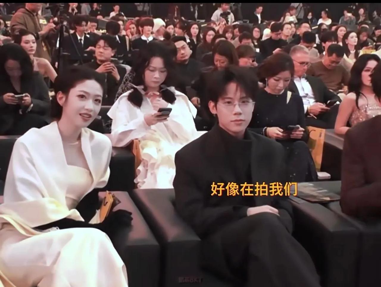 粉丝要求向涵之和周奇分手。本来还好奇男方是谁？去搜了一下，原来是《小欢喜》里