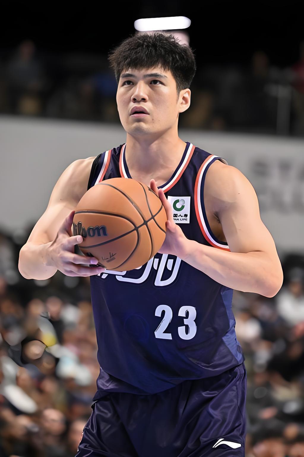 太丢人了😡，广州84-97不敌福建，一战打出了2个无可争议的事实！1.