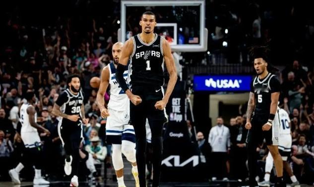 NBA交易市场大鱼来了！休赛期或将被交易的五大超巨1：詹姆斯看到常规赛的表现