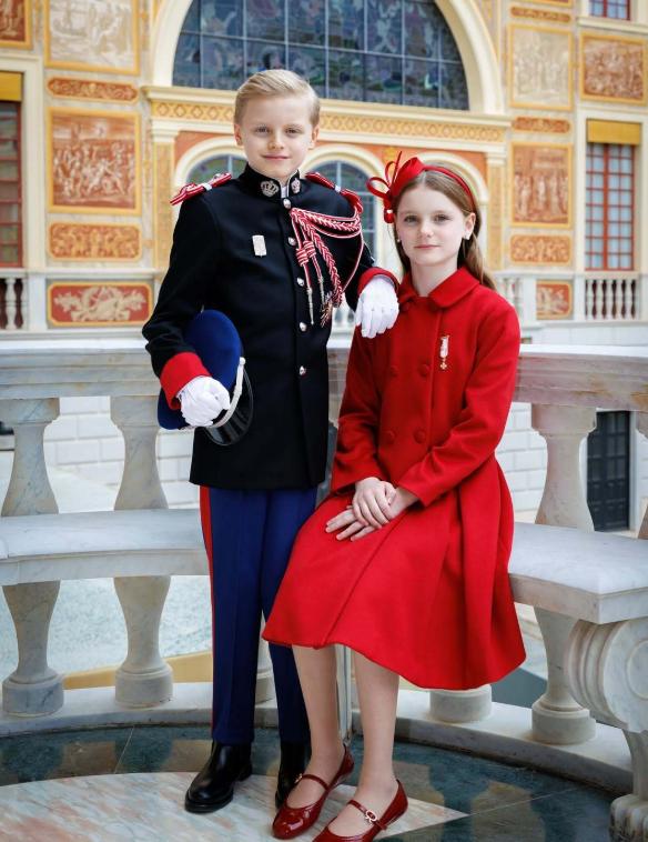 龙凤呈祥？摩纳哥王室的双胞胎加布里拉和雅克，继承了母亲夏琳王妃的高冷气质。摩纳