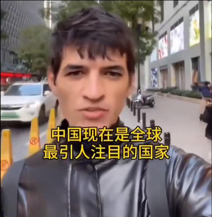 最近有个巴西博主在网上发了一段话，把好多中国网友都给问住了。一位足迹遍布六
