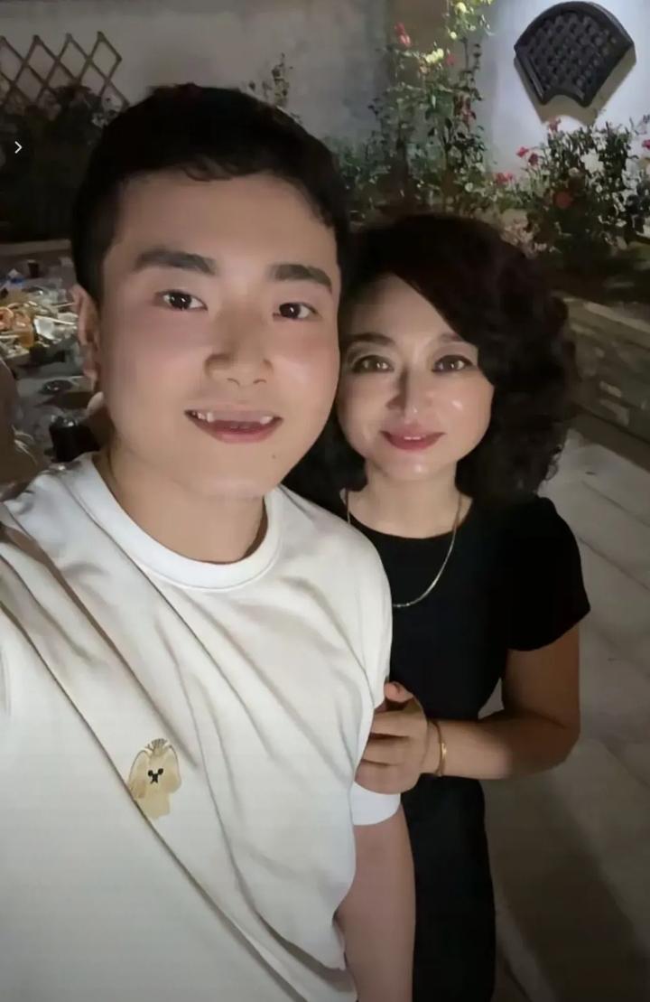 梁靖崑最近火了，不光因为世乒赛夺冠，更因为他直白否认“富二代”传言，说自己就是普
