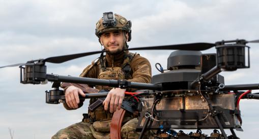 图文：乌军无人机部队弗拉迪斯拉夫·扎穆拉上士击毙524名俄军而荣获乌克兰英雄称号