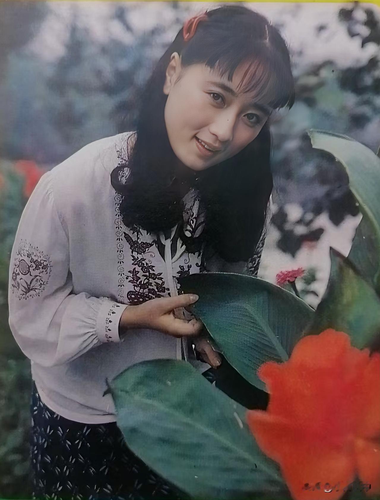 1989年明信片上的陈剑月、陈晓旭、殷亭如、邓婕、宋忆宁、金莉莉、华怡菁、高菲