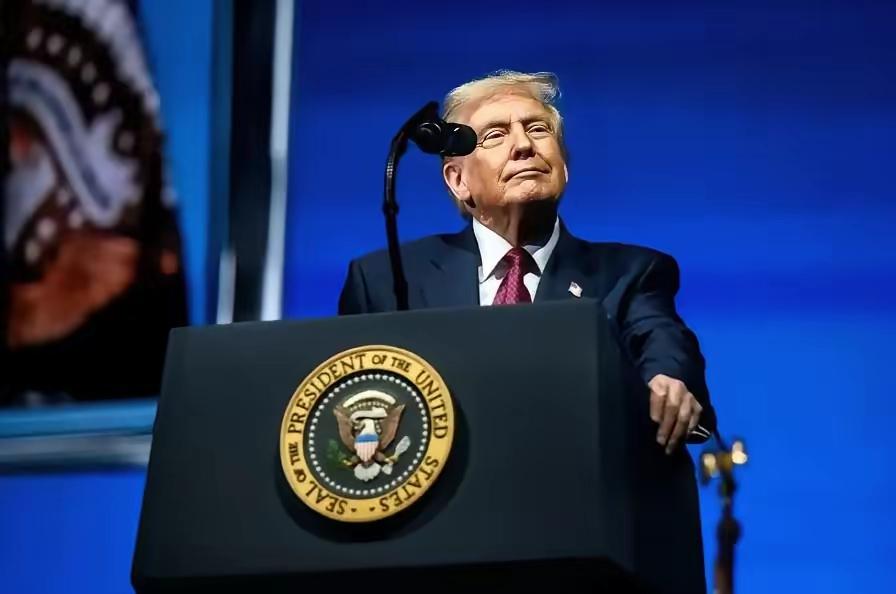 美国，风光的西方国家“盟主”，也落个孤家寡人。今年的瑞士达沃斯论坛，是个国际大场