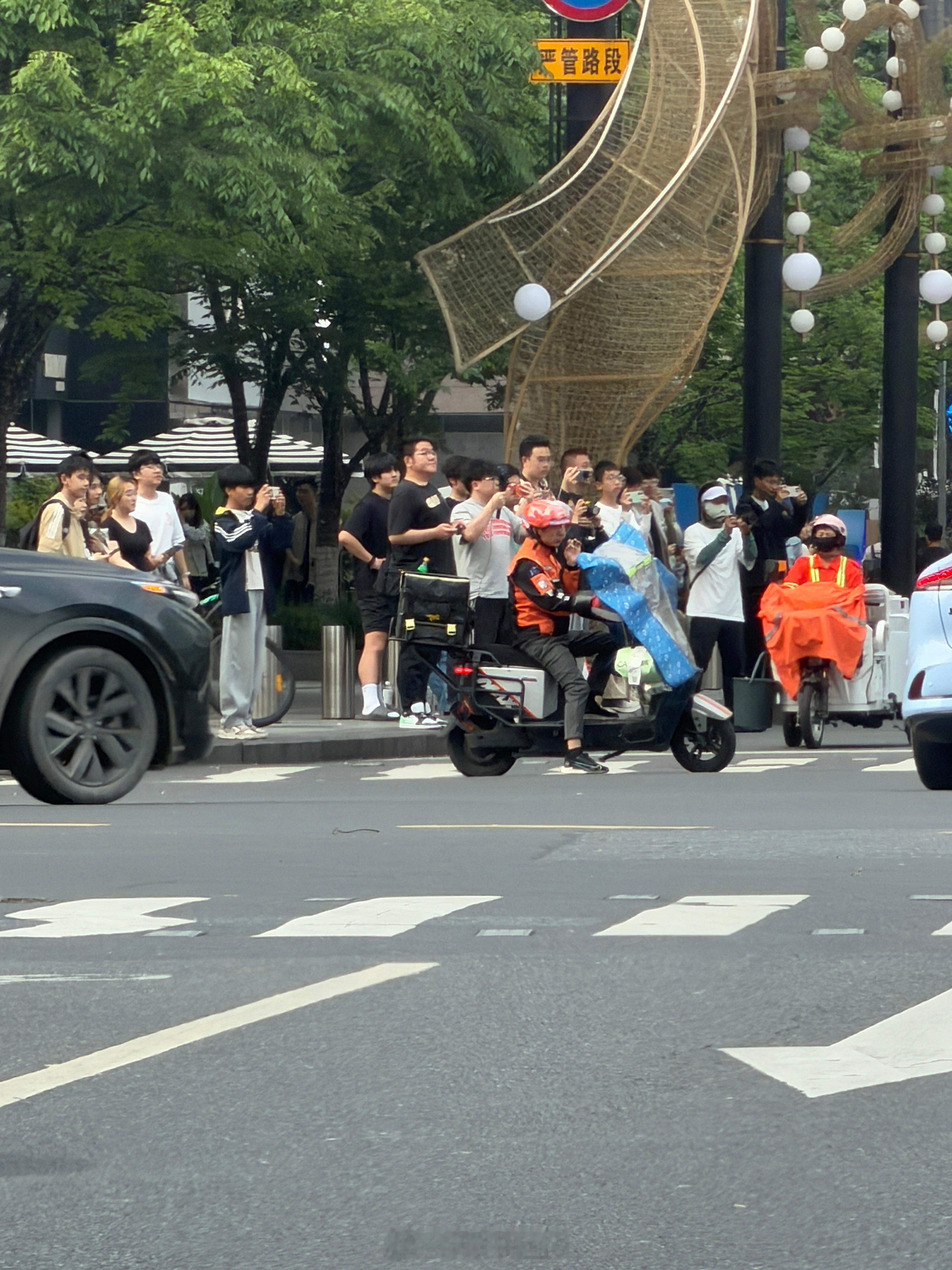 万象城顶级路口这也太卷了杭州·杭州万象城