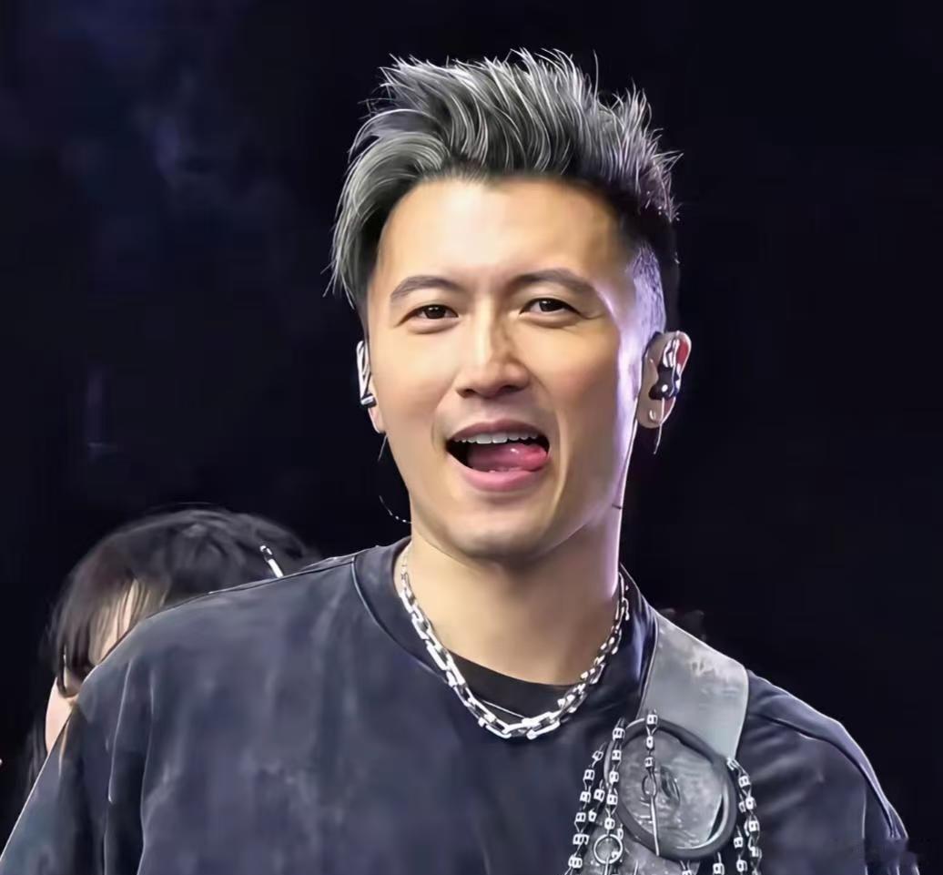 谢霆锋：别人看到的都是表面风光，其实我从很小体弱多病。我吃了6年安眠药，还哮喘被