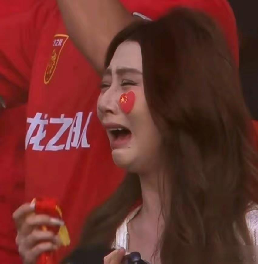 越南队，平均身高175cm，却敢硬抗西亚。他们的体能教练是韩国团队，球员深蹲重