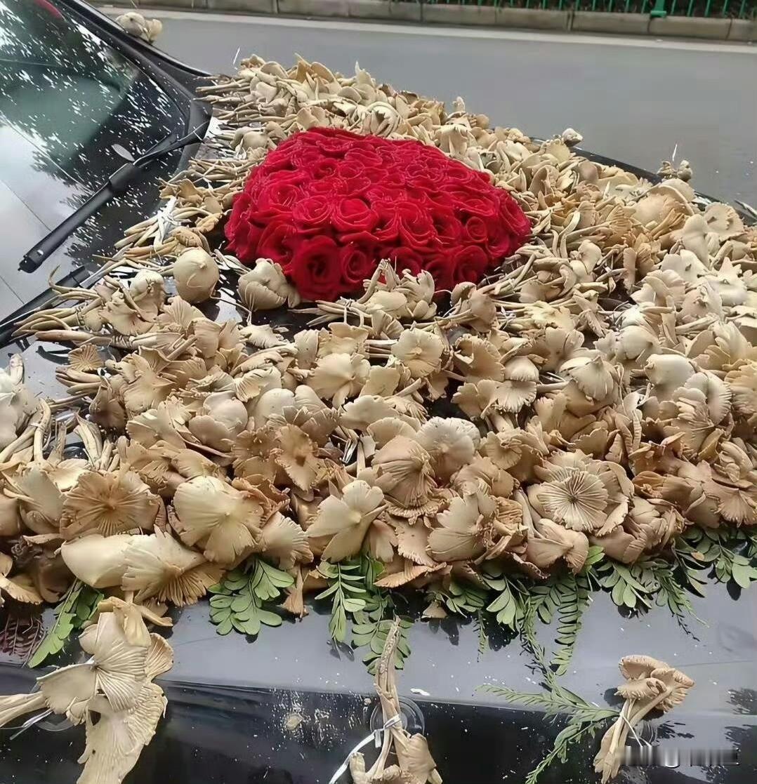 这婚车是云南特色吗？新娘看到真的会开心吗！