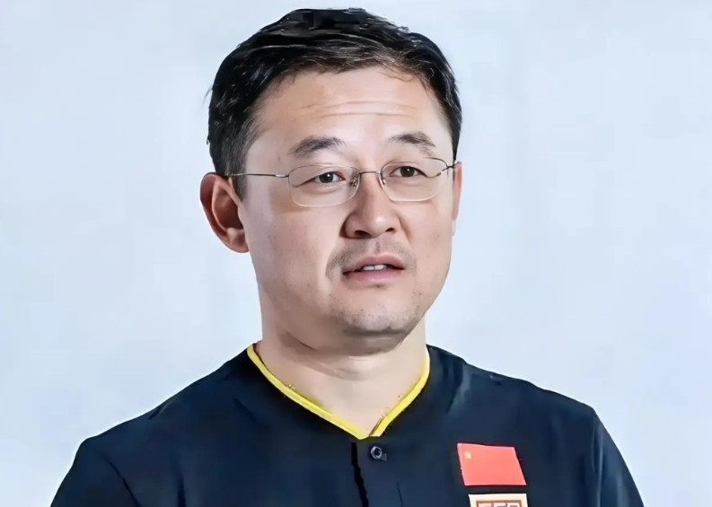 醒醒吧足协，国足冲击下一届世界杯有以下几个办法。一、主教练别再胡乱去请了，就给