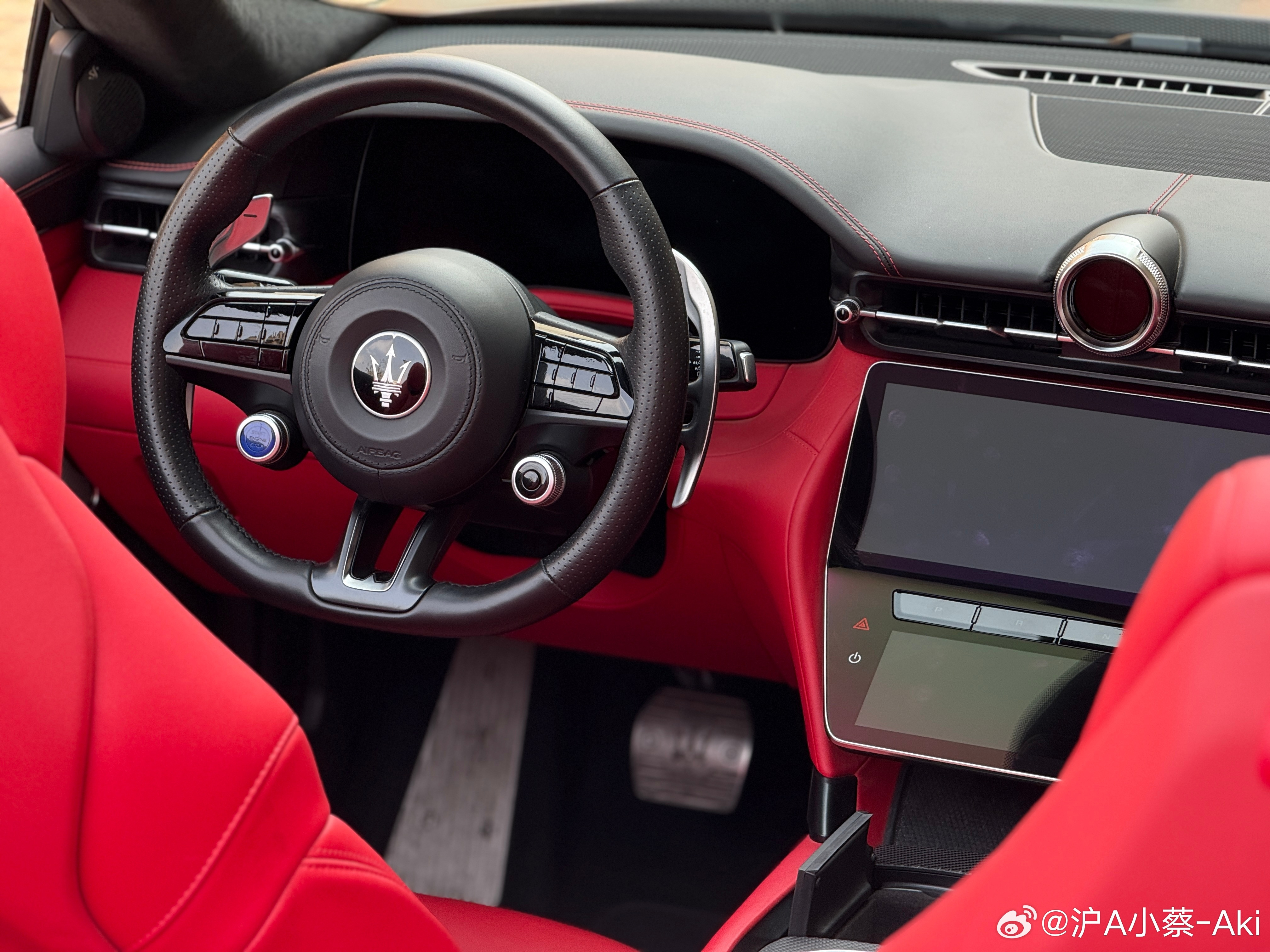 雨天，聆听一首对的歌或是雨滴打在软篷的声音晴天，聆听海神拿起三叉戟全力冲刺时的怒