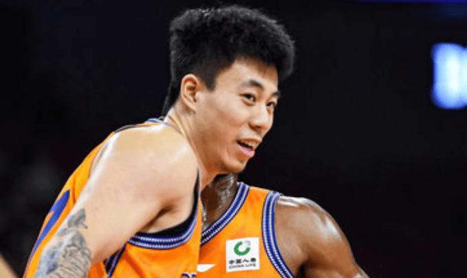 上海男篮本赛季的阵容非常强大，很有可能会冲击总冠军，新援张镇麟在接受采访时表示，