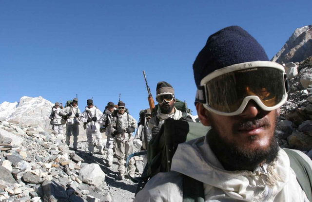 中印冷兵器对战：狼牙棒VS电击三叉戟，印军装备高端但无法取胜？