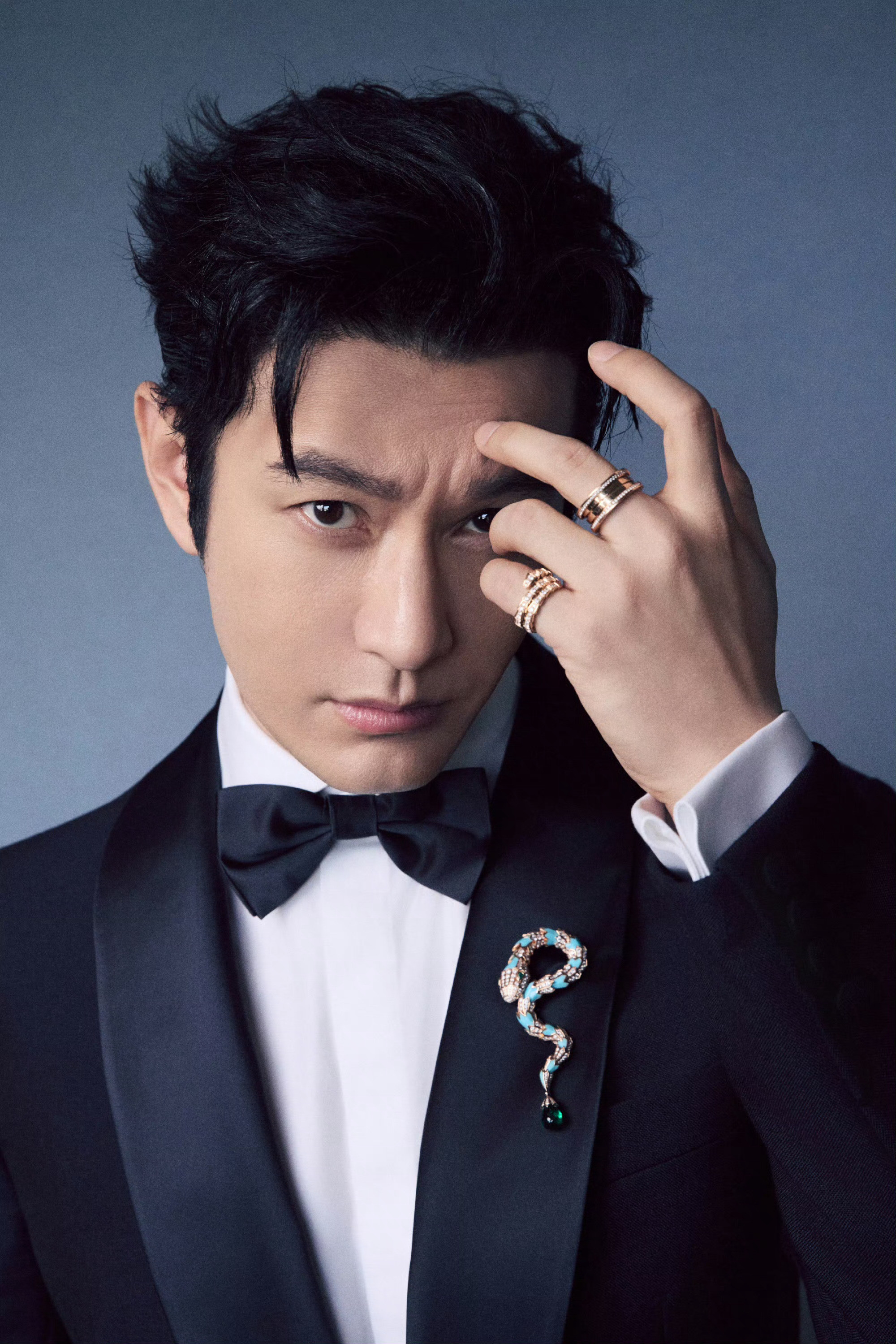 近期佩戴宝格丽珠宝的男明星——黄晓明，刘宇宁，范丞丞，丁程鑫。