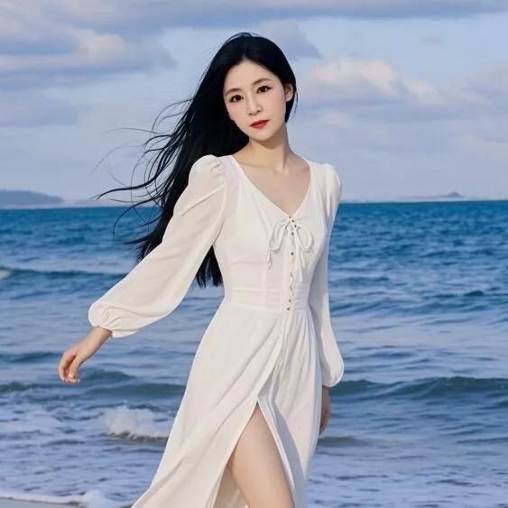 海边漫步，白裙飘飘，感受海风轻拂