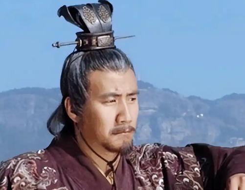明朝皇帝都姓朱，老百姓要杀猪正好犯了“杀朱”的名讳，后来机灵的朱元璋改了一字，巧
