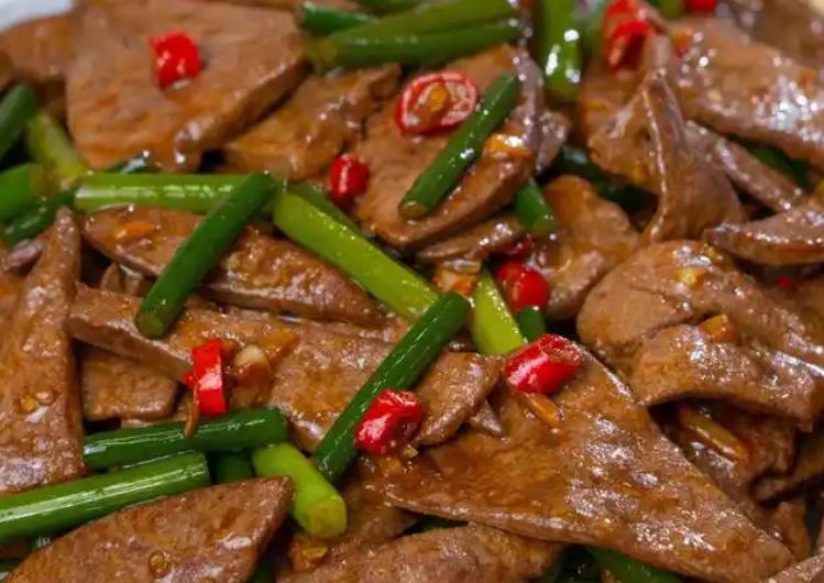 猪肝再次成为关注对象！医生发现：常吃猪肝，可能会收获5大好处 很多人养生总盯