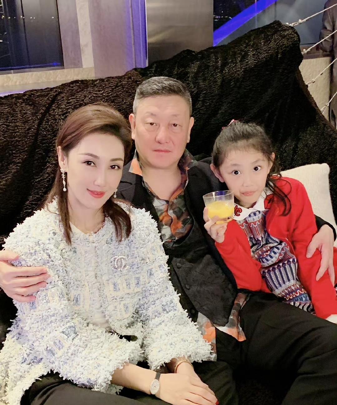 韩磊老婆连夜发两条辟谣信息！终于发声了，夫妻俩双双行动！
