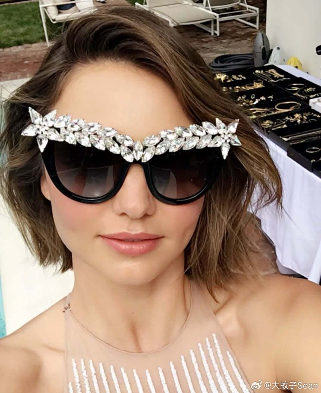 最近外网流行起了回到十年前，大家纷纷晒出10年前也就是2016的旧照，Miran