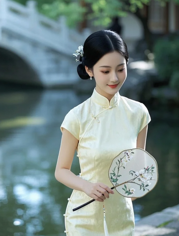扇动春风，眼藏秋水，她一笑便是整个江南的梦。