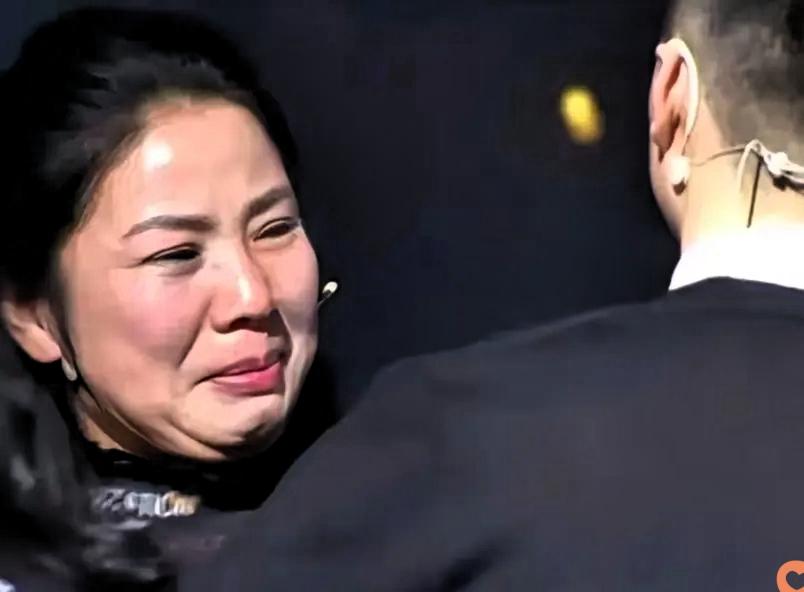 江苏高二男生许宝宝，父亲离世、母亲改嫁、奶奶病逝，沦为倒数第一彻底沉迷网游。20