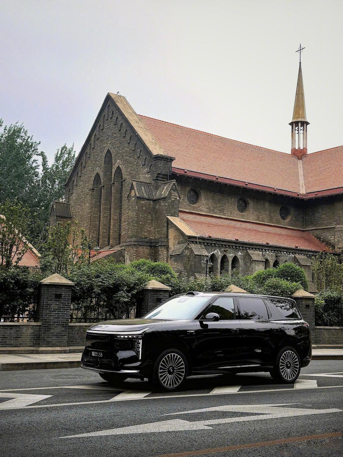 🚙 智己 LS8✅ 优点🏠 真正的“第三排尊严”与极致驾控：LS8...