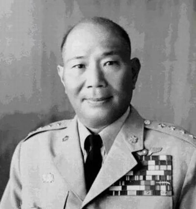 1950年，吴石被捕后，他的上司周至柔做了几件事情想救他，原因很简单，他在日记中