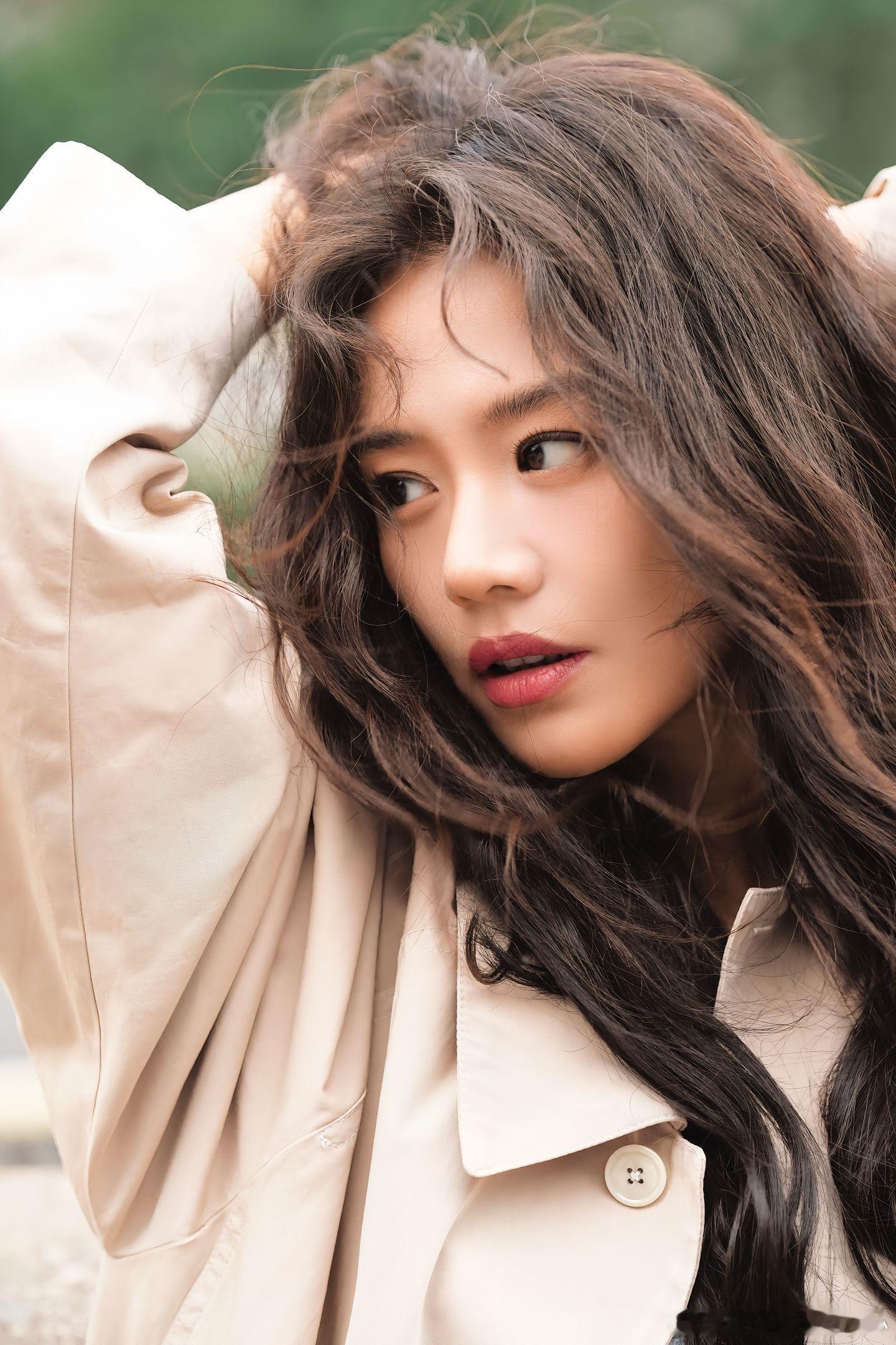 马思纯镜头里的松弛感我真觉得看了马思纯露在嘴角的微笑，那真的是会扫除工作中的一切